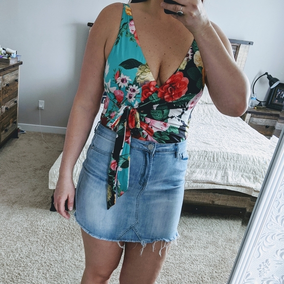 🆕🌿FLORAL BODYSUIT🌿 - Picture 5 of 14